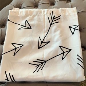 Arrow pattern shower curtain